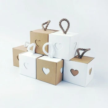 50 adet Kalp Kraft Kağıt Şeker Kutusu DIY Çikolata Parti Iyilik Hediye Kutuları Ambalaj Misafirler Doğum Günü Noel Düğün Dekorasyon