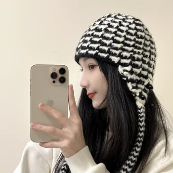 Sıcak Satış Kış Örme Soğuk Şapka Siyah Ve Beyaz Lei Feng Şapka Sevimli Tatlı kulak koruyucu Örme Şapka Kadınlar İçin